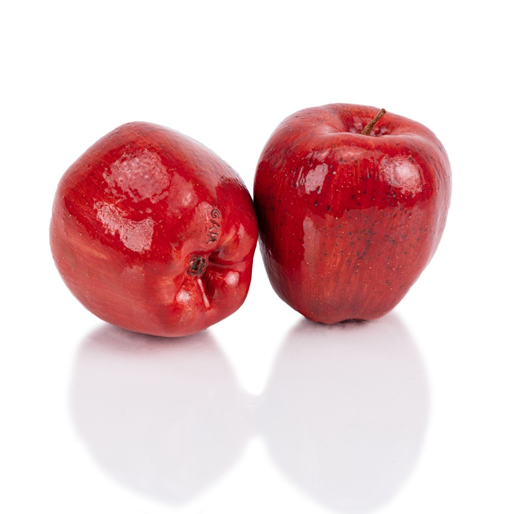Apple Apple